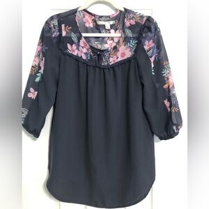 LC Lauren Conrad floral grey blouse women’s size small‎